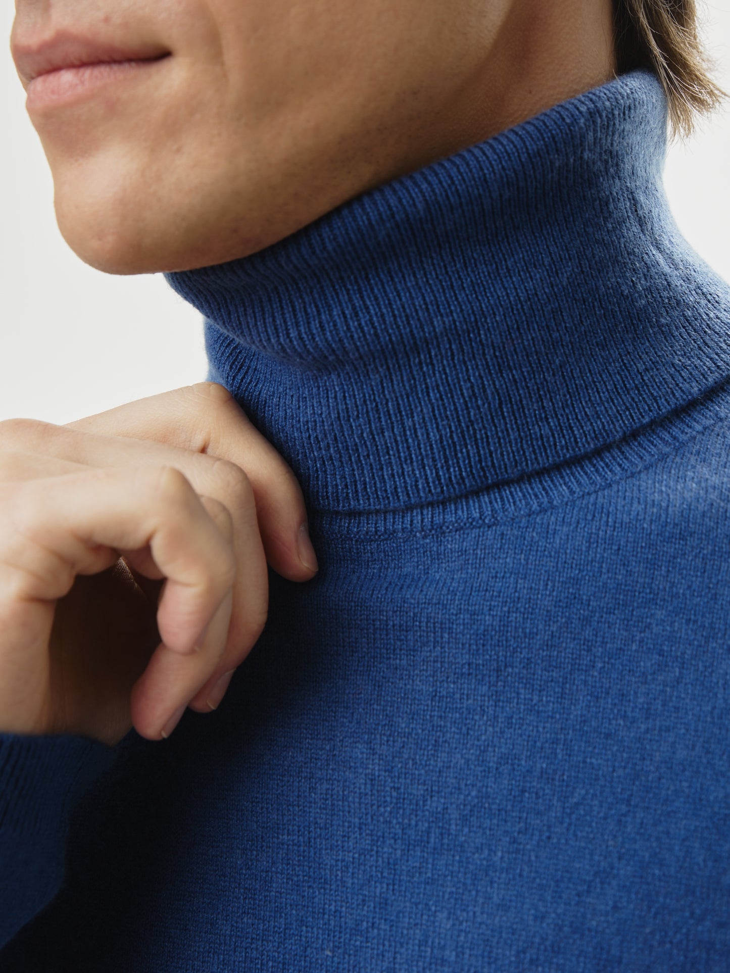 Essentials Rollkragen Azurblau