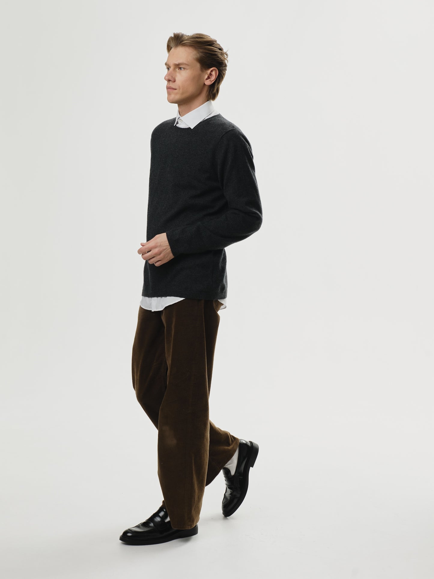 Essentials Rundhals Dunkelgrau