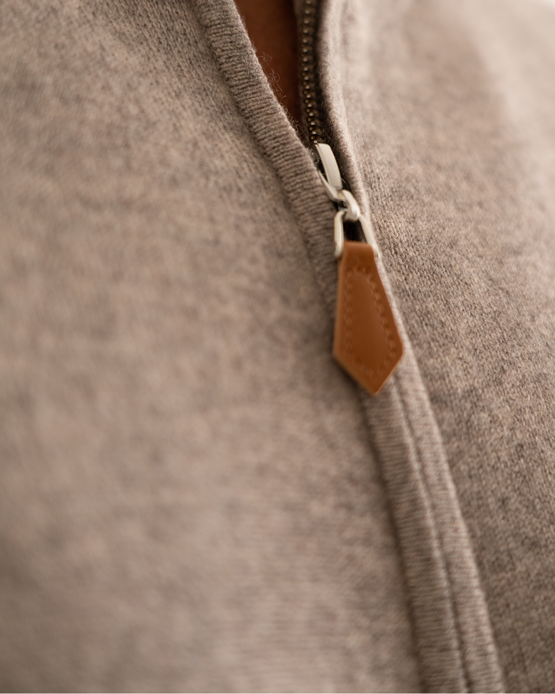 Strickjacke mit Reißverschluss Taupe