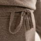 Detailansicht Kaschmir Hoodie und Kaschmir Hose in Taupe