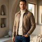 KI-Model trägt einen Rollkragen-Pullover in Farbe Creme [ai-mod-b]