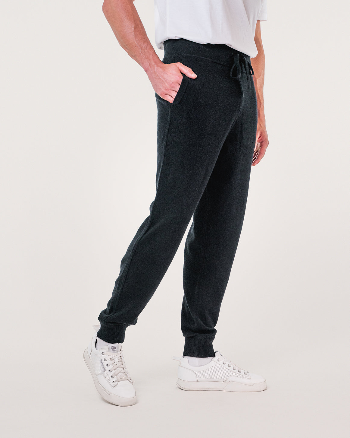 Premium Cashmere Sweatpants -  black