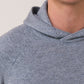 Detailansicht der weichen Kaschmirfasern – Herren Athletic Hoodie Grau – Cashmere Brothers