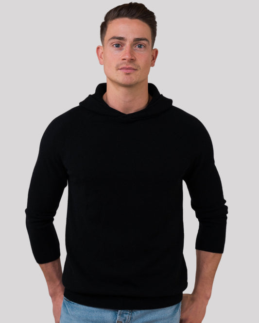 Herren Kaschmir Hoodie in Schwarz aus reinem Kaschmir – Vorderansicht – Cashmere Brothers